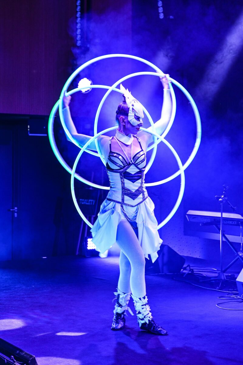 LED Dream Light Show Dancers Acrobats