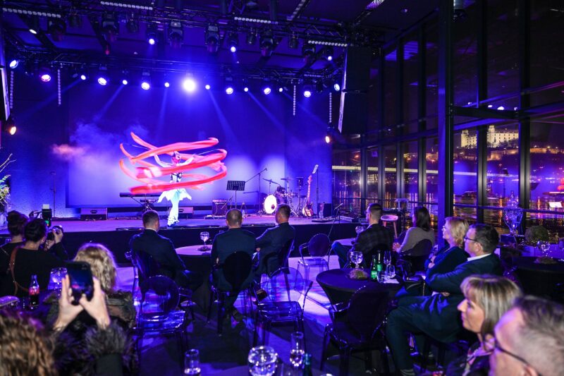 LED Dream Light Show Dancers Acrobats